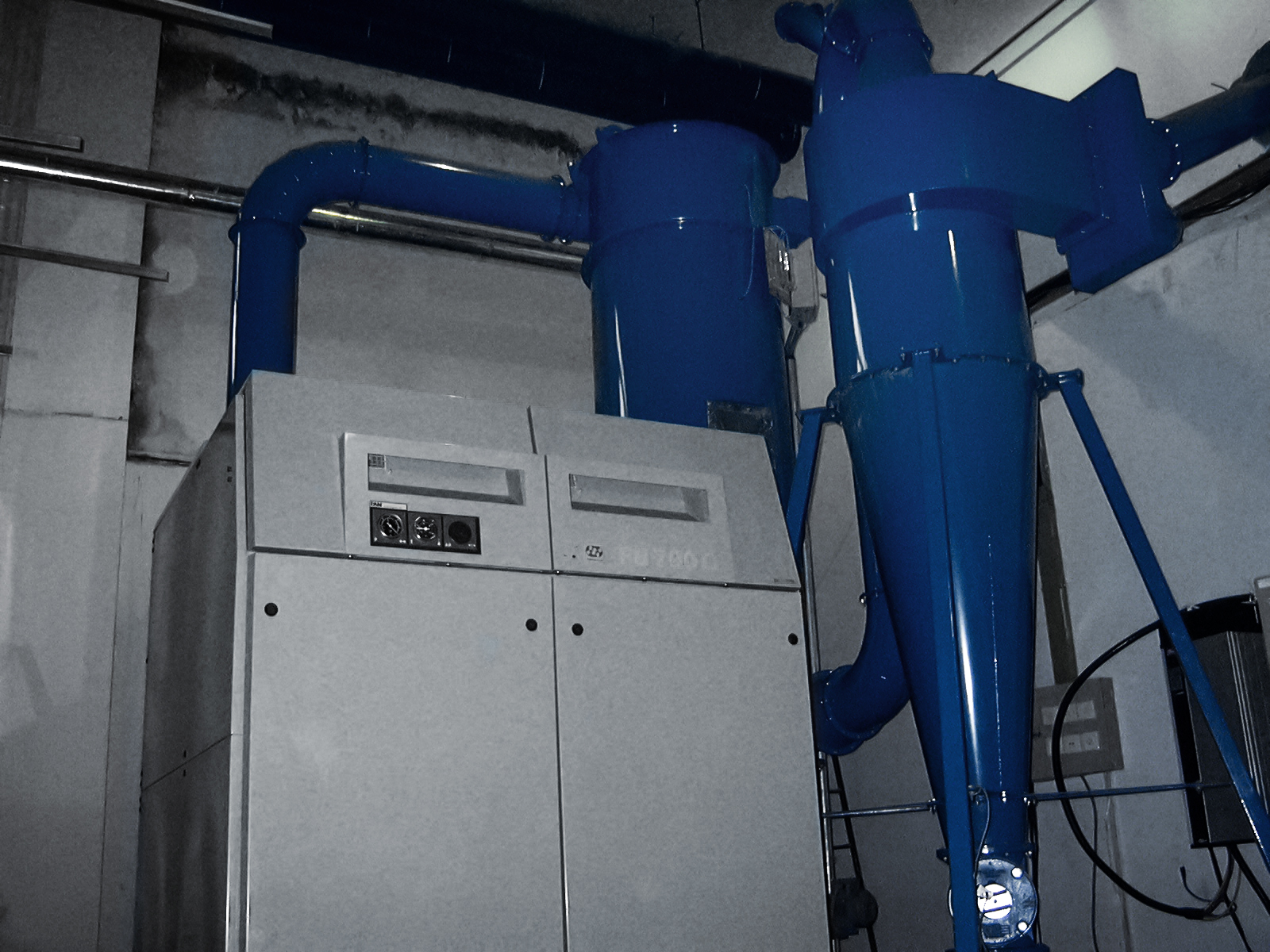 HỆ CHÂN KHÔNG TRUNG TÂM